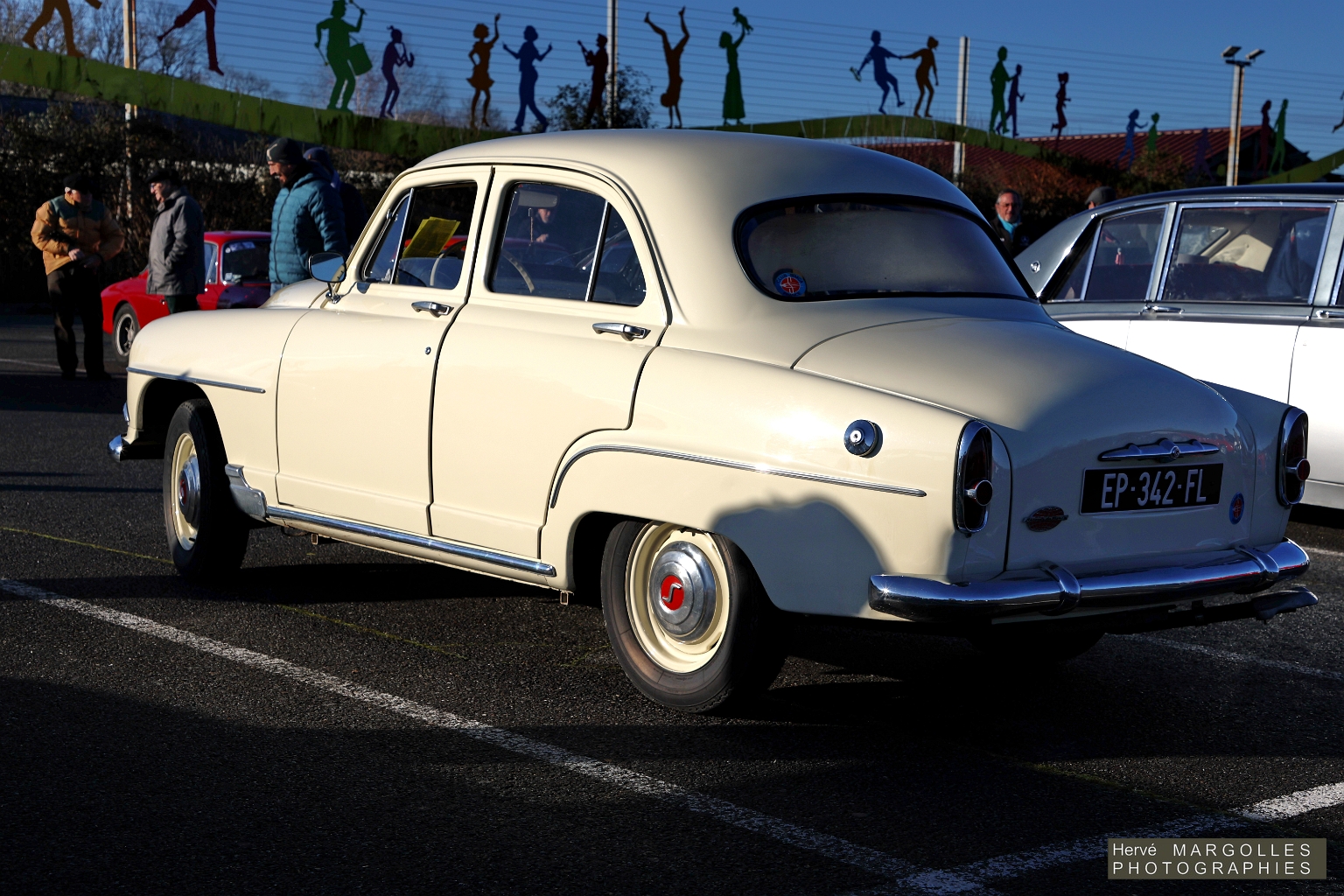 Simca Aronde-01.jpg